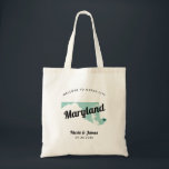 Maryland State Karta Bröllop Welcome Bag Tote, Bla Tygkasse<br><div class="desc">Bröllop helg välkomnar presentsäcken för gäster från byn till bröllop, med Marylands bild. Du kan redigera färg för vilken del som helst av den här designen och flytta hjärtat till bröllop. Om du vill ändra färg klickar du på Anpassa och "redigera med verktyg i designen". Markera inslag som du vill...</div>