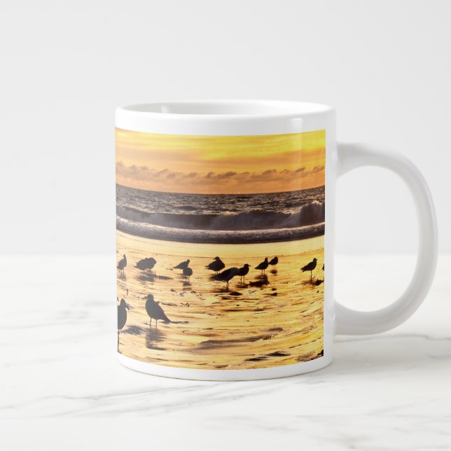 Måsar på stranden vid solnedgång jumbo mugg (Höger)