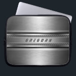 Masculine Faux Silver grått Rand Design Laptop Sleeve<br><div class="desc">Elegant metallisk faux silver grått ser glansig metallisk ut med svart rand och metall-streck. Monogram med för stor anpassningsbar är alltid valfritt. Coolan är manlig och ger fars dag gåva. Som alla ritningar på zazzle är detta inte en metall utan en bild som ser ut som metall. Om du behöver...</div>