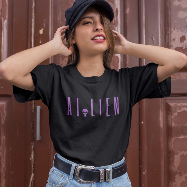 Mashup of AI och utomjordingar minimalistisk och h T Shirt (Skapare uppladdad)