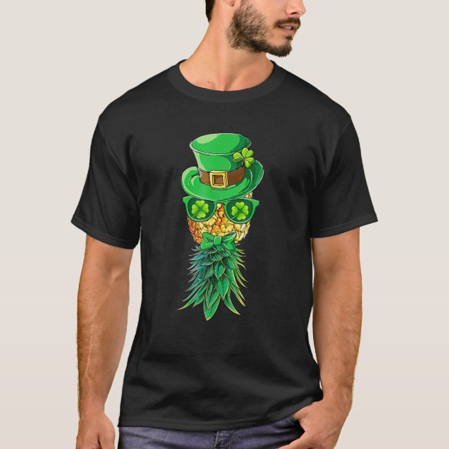 Mask Swinger upp och ned Pineapple St Patrick's Da T Shirt (Framsida)