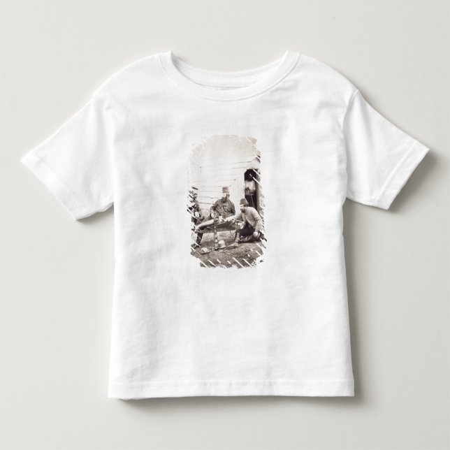 Maskiner i lägret (överste Lowe och kaptener B. T-shirt (Framsida)