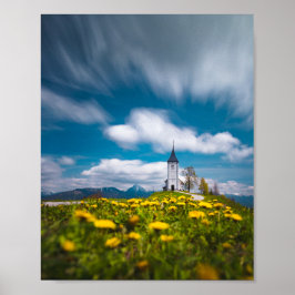 Maskrosblommor vid kyrkan St Primus Jamnik Sl Poster