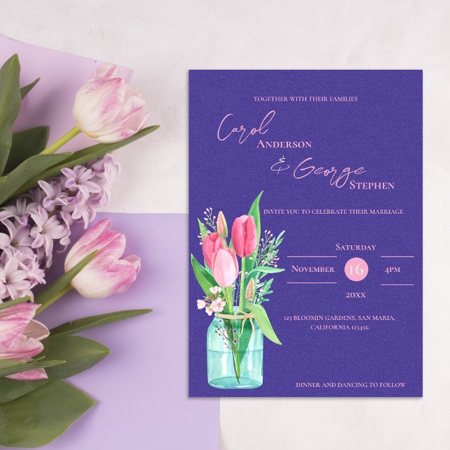 Mason Burk Lila &  Tulip bröllopsinbjudan Inbjudningar (Mason Jar Purple & Blush Tulip Wedding Invitation)