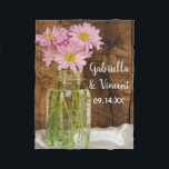 Mason Burk och Rosa Daisy Land Barn Bröllop Fleecefilt<br><div class="desc">Anpassa Mason Burk och Rosa Daisys Landsbyggsbröllop Fleece Blanket för att skapa en mysigt keepsakpresenter för den nya bruden och brudgummen. Den här mjuka filten bröllop med glansfull rustik chic har ett foto med en blommigt av en glasmynning burk fylld med en bukett av blommar av blommor av rosa daisy...</div>