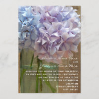 Masonburk med blå och lila hydrangeor Bröllop