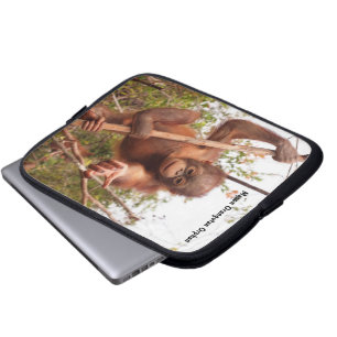 Masonorangutanen Föräldralös-Lånar en Laptop Sleeve