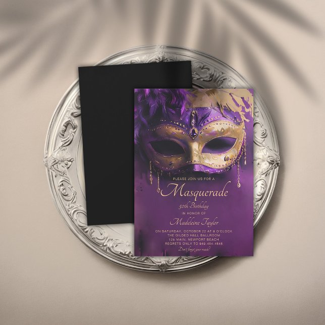 MasqueraLila Guld Venetian Mask 50:e födelsedagen Inbjudningar (masquerade 50th birthday party invitation glamorous gold purple venetian mask elegant modern classy)