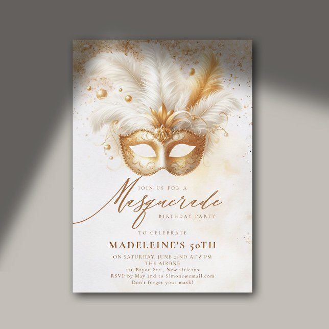 Masqueramasken Guld White Dramatic 50:e födelsedag Inbjudningar (masquerade birthday party 50th for women white gold watercolor elegant modern classy stylish)