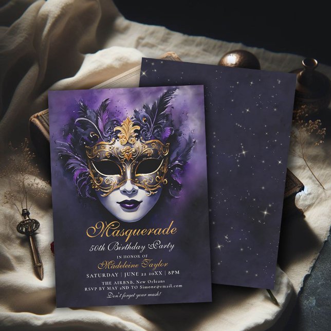 Masquuppad Venetian Mask Guld Lila 50:e födelsedag Inbjudningar (masquerade birthday party 50th for women venetian mask purple gold elegant modern classy)