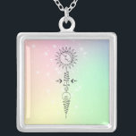 *~* Massage Sol Woman - Måne Nirvana Yoga Reiki Silverpläterat Halsband<br><div class="desc">Energy Enhanced Square Silver Plated Metaphysical Andlig New Age necklace. JEWELRY MED AVSIKT (R) - Energetiskt förstärkt juveli. Eftersom jag är en professionell som avstånd andlig energiåterförsäljare sedan 2001 har jag lärt mig, utvecklat och utnyttjat energilagringens kraft. All min JEWELRY MED INTENTION (R) bär läkningsenergin i positiv manifestation. JEWELRY är...</div>