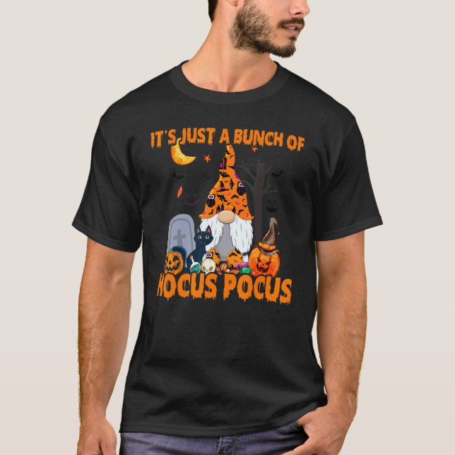 Massor av Hokus Pokus Pumpa Gnome Fladdermöss Skrä T Shirt (Framsida)