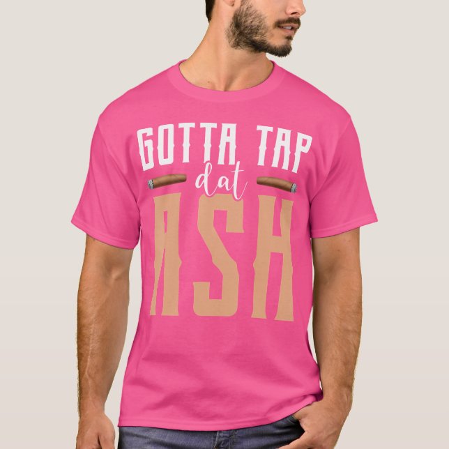 Måste Knacka Den Ask Cigarr T Shirt (Framsida)