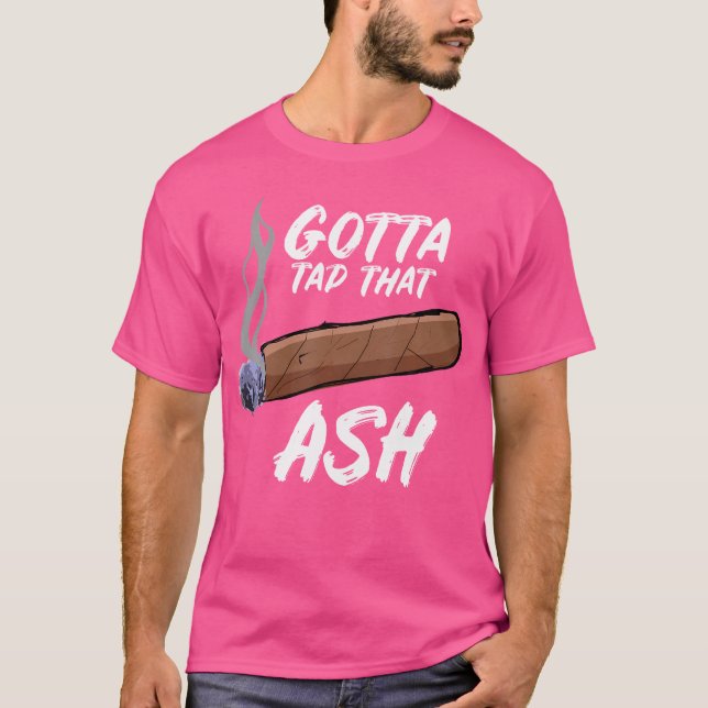 Måste Knacka På Den Ask Cigarr Rökning T Shirt (Framsida)