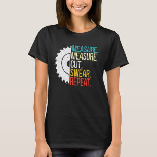 Mät skuren svensk repetering för en handisk man D T Shirt
