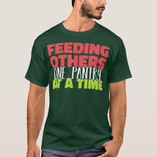 Mata andra ett universum åt gången Food Bank Volu T Shirt