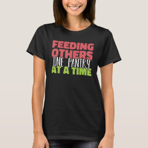 Mata andra ett universum åt gången Food Bank Volu T Shirt
