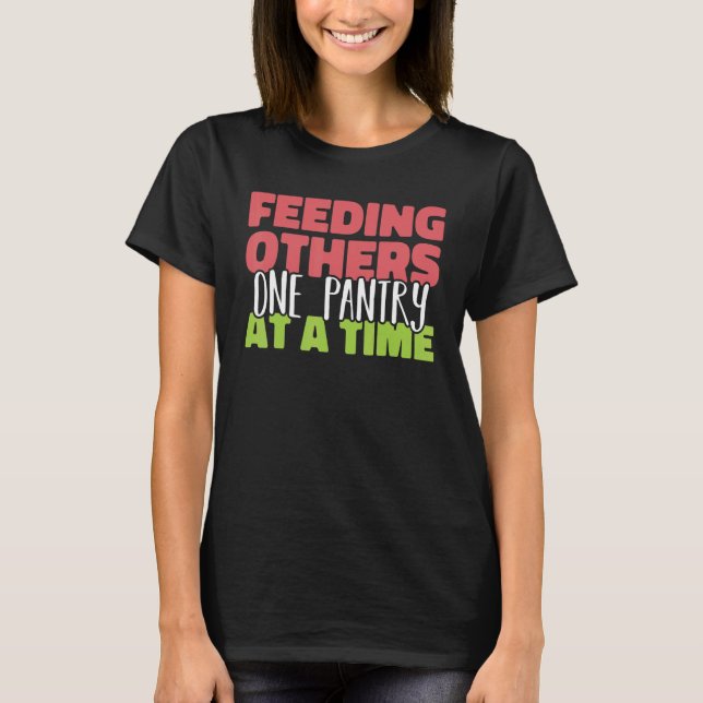 Mata andra ett universum åt gången Food Bank Volu T Shirt (Framsida)