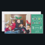 Mata in Bright Helgdagars Modern Photo jul Julkort<br><div class="desc">FÄRG PALETTE: Vattenslatblått, kalk, emerald grönt, rött och vitt DESIGN COLLECTION: Colorful, Modern Merry & Bright themed, chalkboard doodle art, grafiskt skript, stil fotofamilj porträtt julkort. Typografin stil skriver: "Önskar en helgdag som är både glad och ljus!" med utrymme för att du ska kunna anpassa kortet med din familj namn,...</div>