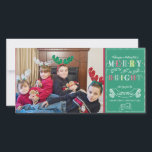 Mata in Bright Helgdagars Modern Photo jul Julkort<br><div class="desc">FÄRG PALETTE: Vattenslatblått, kalk, emerald grönt, rött och vitt DESIGN COLLECTION: Colorful, Modern Merry & Bright themed, chalkboard doodle art, grafiskt skript, stil fotofamilj porträtt julkort. Typografin stil skriver: "Önskar en helgdag som är både glad och ljus!" med utrymme för att du ska kunna anpassa kortet med din familj namn,...</div>