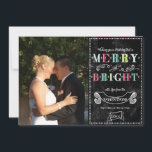 Mata in Bright Helgdagars Modern Photo jul Julkort<br><div class="desc">FÄRG PALETTE: Svart, akvatisk skifferblått, kalk, smaragd grönt, rött och vitt DESIGN-KOLLEKTION: Färgfull, Modern Merry & Bright themed, chalkboard doodle art, grafiskt skript, stil fotografiska familje- porträtt julkort. Typografin stil skriver: "Önskar en helgdag som är både glad och ljus!" med utrymme för att du ska kunna anpassa kortet med din...</div>