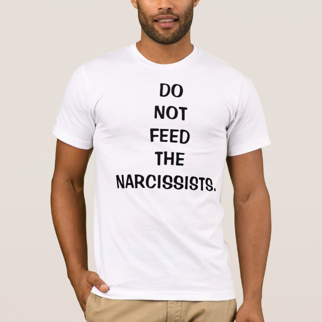 Mata inte narcissistsna T-tröja för manlig Tee Shirt (Framsida)