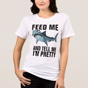 MATA MIG OCH BERÄTTA ATT JAG ÄR SÖT HAJ T-SHIRT
