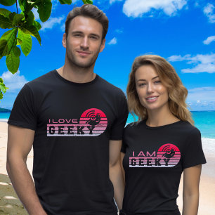 Matcha par Namn-datum på Kärlek Geeky T Shirt