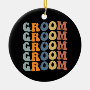 Matchande brud och brudgum som gör sig redo för br julgransprydnad keramik