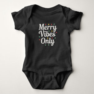 Matchande familj jul glada vibrationer endast ljus t shirt