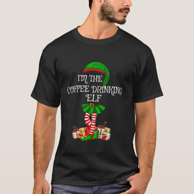 Matchande familjegrupp I är kaffedrickande Elf T Shirt (Framsida)