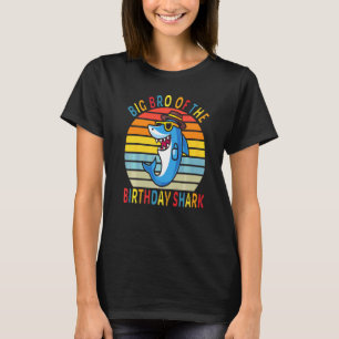 Matchande familjetäckande bro på hajfödelsedagskor t shirt