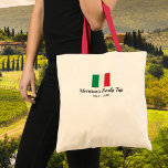 Matchande Family Italien Resa Italienska Flagga An Tygkasse<br><div class="desc">Ska du resa till Italien med din familj eller en resegrupp? Sedan är den här väskan perfekt - utformningen har den italienska flagga och 2 linjer anpassningsbar text. Lägg till din familj eller grupp namn,  semesterdatum eller anpassningsbar. Enkelt och klassiskt - perfekten för ditt italienska äventyr och resa.</div>