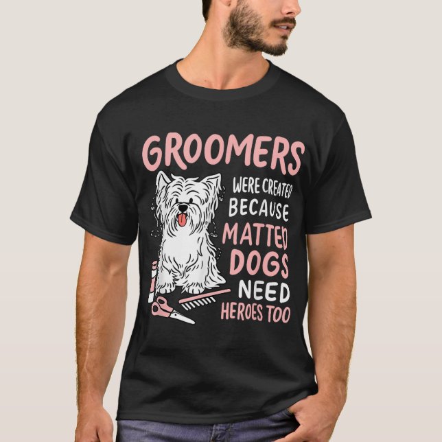 Matchat Hundar behöver hjältar för Rolig hund Groo T Shirt (Framsida)