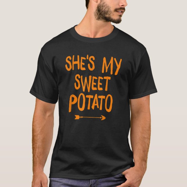 Matching Couple She's My Sweet Potato Thanksgiving T Shirt (Framsida)