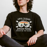 Matchning av anpassningsbar Family Friends Ski Res T Shirt<br><div class="desc">Skapa varaktiga minnen med vår anpassningsbar anpassningsbar skidskjorta i resa för familjer, vänner eller grupper. Det är perfekt att fira snö äventyr! Anpassa den med din familj namn eller resa för att göra den unik för dig. Idealisk för skidentusiaster och som vintersemestersouvenir är det underbart för matchande utfall på sluttningarna...</div>