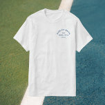 Matchning av den blå Vapenskölden Manar tennis Whi T Shirt<br><div class="desc">Matchning av spel,  blå vapensköld,  tennis whites t-shirt. Anpassa med året,  tennis klubb/mästerskap/turnering namn och plats. Perfekt för en lokal tennis-turnering,  som gåva till en tennis älskare eller till en servitris för tennis. Designad för att matcha vår matchande match Set Match Tennis Collection.</div>