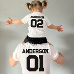 Matchning av Namn-nummer för underordnad Far i idr T Shirt<br><div class="desc">Utformning av anpassadet med ett idrottslag eller efternamn med ett nummer för matchande utfall för ett far och ett barn. Hitta en matchande pappor-skjorta i min samling "Pappa and Me Matching Design and Pappa Gifts".</div>