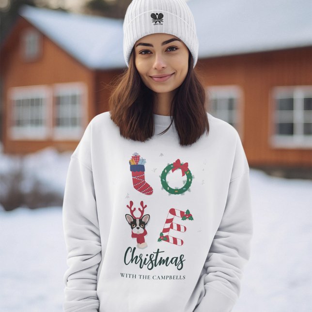 Matchning för julfamiljen Namn T Shirt (Christmas with the Family Matching Sweatshirt)