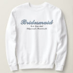 Matchning mellan Bridesmaid Dusty Blue Bachelorett T Shirt<br><div class="desc">Enkelt. Chic. Personlig. Dessa brudens sida skjortar komen med elegantens skuggtext. Plocka din favpassning - t-shirt, överdimensionerad te för ett baddräkt eller sömnskjorta, tröja eller hotell. Para med tote bags, tumlare och stranddukar. Perfekt för möhippa brunches, för att få redo bilder och bachelorette helg passar. Pressa upp eller mysigt ner...</div>