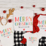 Matchningsfamilj för Bright Colorful God jul T Shirt<br><div class="desc">Den här enkla och roligt God jul vuxna-skjortan har ett ställe för dig att lägga till ett namn,  med "God jul" i färgstark,  ljusstark typografi. Tillgänglig i alla storlekar så att perfekten utformas för dina matchande julskjortor i familjen.</div>
