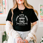 Matchningsgruppen anpassningsbar Family Friends Sk T Shirt<br><div class="desc">Skapa varaktiga minnen med vår anpassningsbar Ski Resa-skjorta för familjer,  vänner eller grupper. Anpassa till din familj namn eller resa för att göra den unik för dig. Idealisk för skidentusiaster och vintersemestersouvenirer är det underbart för matchande utfall på sluttningarna eller som en keepsakpresentgåva.</div>