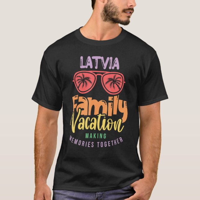 Matchningsutrustning för lettisk familjevacering t shirt (Framsida)