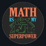 Math är Superpower Teacher Mathematics Math Runt Klistermärke<br><div class="desc">Den här bildtanken är för matematik älskare. Den här roliga grafiken/offertkläderna gör alla matematiklärare lycklig.</div>