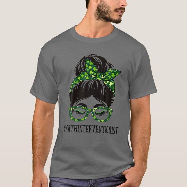 Math Interventionist Messy Bun St Patrick's Day Sh T Shirt (Framsida)