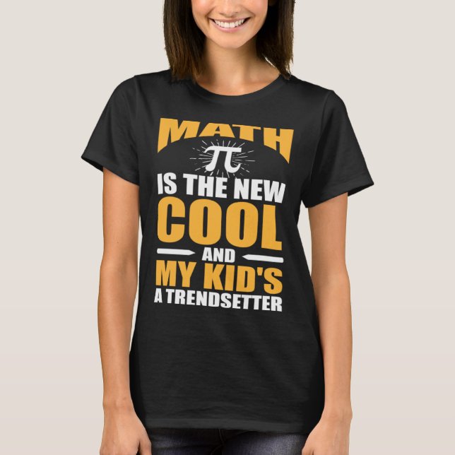 Math  Mom the new cool and my kids a trendsetter T Shirt (Framsida)