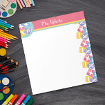 Math Teacher Apprecision Gift-Personlig Anteckningsblock<br><div class="desc">Ge matematiksinnen kraft med vårt pulserande Anteckningsblock för Math Teacher Appreciation Personlig, skräddarsytt för briljanta matematiker! Anteckningsblocket är särskilt designat för matematiklärare och har en färgstark gräns med symboler för matematik - plus, minus, multiplikation och delningssymboler som används för att fånga rosa, blått, gult och lila, vilket ger en stänk...</div>