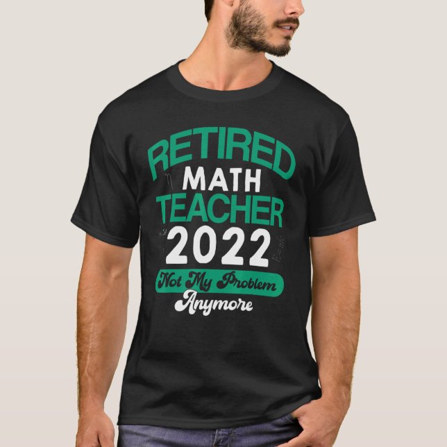 Math Teacher är pensionerad 2022, inte längre mitt T Shirt (Framsida)