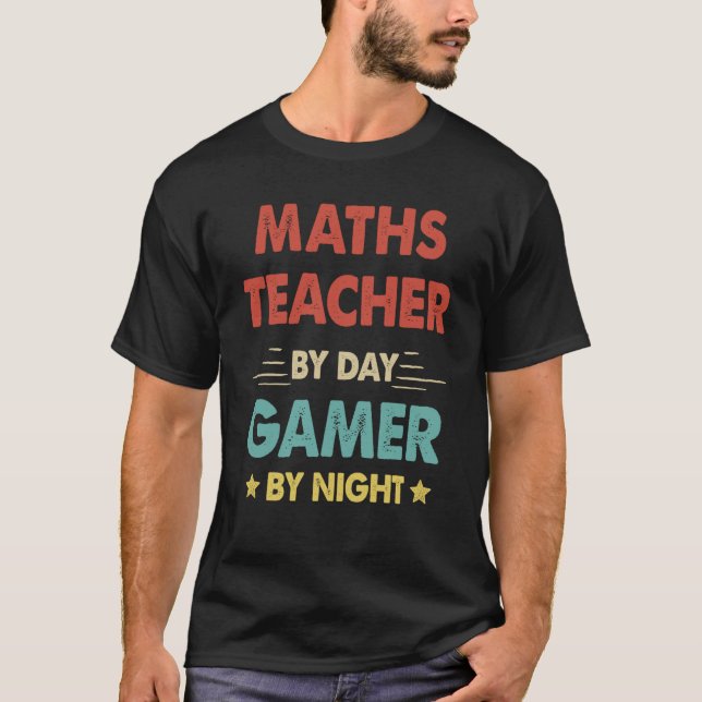 Math Teacher by Day Gamer by night T Shirt (Framsida)