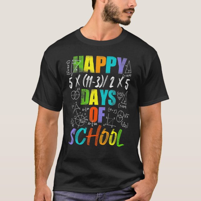 Math Teacher Lycklig 100 Day of School Equations 1 T Shirt (Framsida)